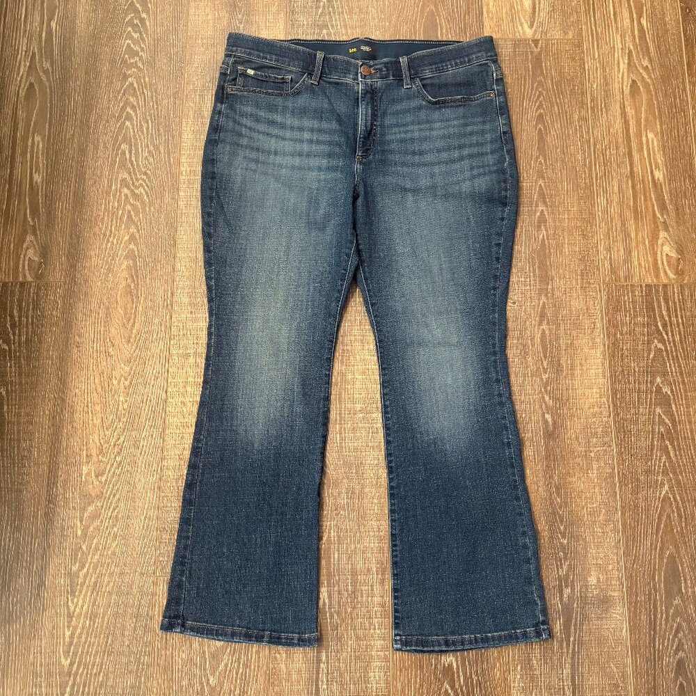 Lee Mid Rise Bootcut Jeans – Size 18S - Picture 3 of 14